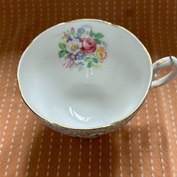 Queen AnneGainsborough China Teacup - Picture 5 of 9